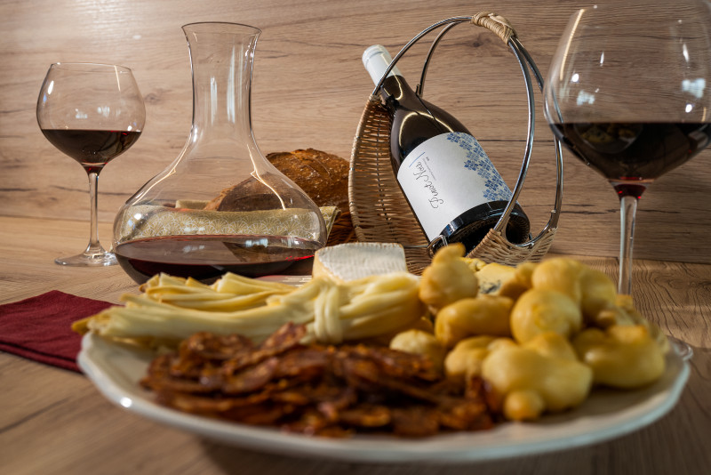 We are opening a professional course Sommelier and gastronomy
